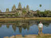 ca-siem-angkor-wat-inside-lake-dan-600.jpg (81870 bytes)