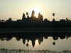 ca-siem-angkor-wat-inside-sunrise-lake-09b-600.jpg (48578 bytes)
